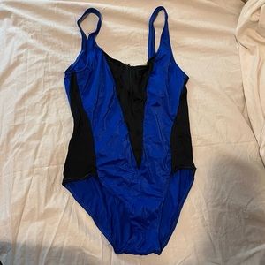 Blue and black vintage one piece swimsuit 
Built in bra